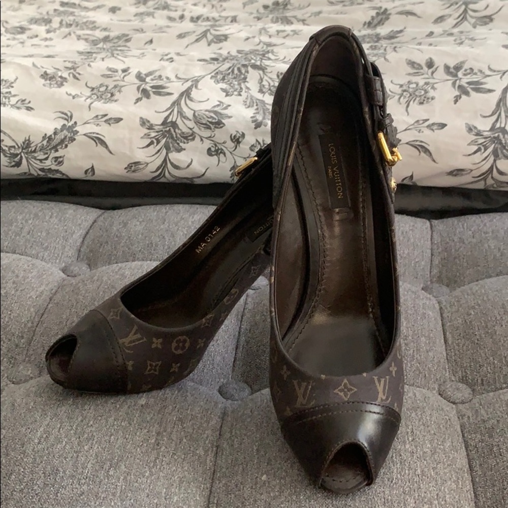 💯Authentic Louis Vuitton Monogram Peep Toe Heels
